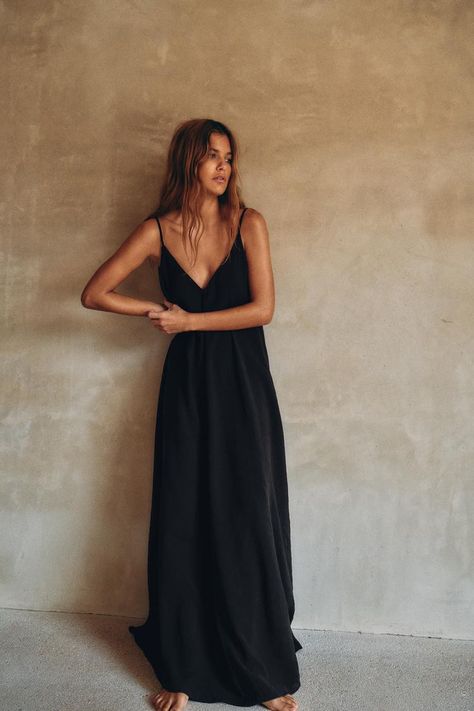 Flowing Black Dress, Black Sundress Aesthetic, Moody Beach Family Photos, Black Silk Dress Aesthetic, Earrings With Black Dress, Long Flowy Dress Casual, Casual Long Black Dress, Bohemian Formal Dress, Black Long Dress Outfit