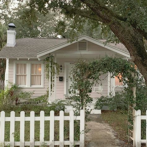 Cute Bungalow, Cute Cottages, Cozy Cottages, Pink Cottage, Arts Crafts Style, Merry Christmas Everyone, Shabby Cottage, Cozy Cottage, Curb Appeal