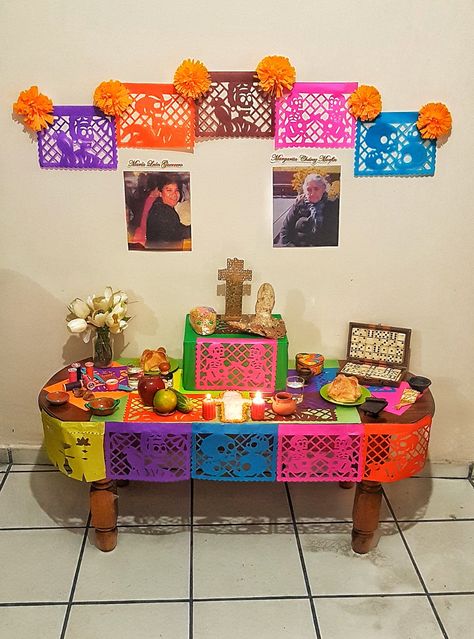 Dia De Los Muertos Decorations Ideas, Mini Altar, Pop Art Drawing, Graduation Cap, Robert Pattinson, Dia De Muertos, Day Of The Dead, Halloween Diy, Scorpion