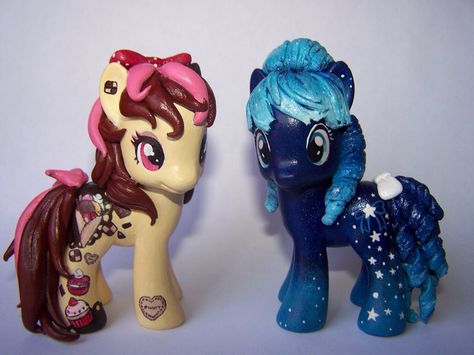 Mlp Custom, My Little Pony Figures, Mlp Memes, Kids Tv Shows, Painted Pony, Custom Horse, Mlp Equestria Girls, My Little Pony Characters, Custom Toys