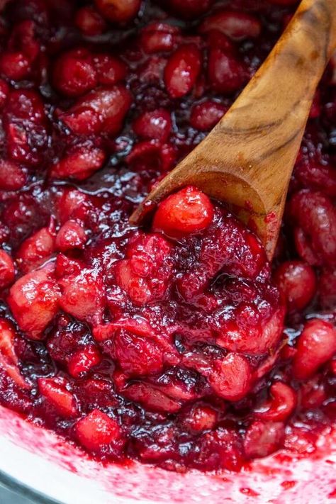 Easy Cranberry Compote – A Perfect Blend of Tart Cranberries and Sweet Grapes for the Holiday Table Cranberry Compote Recipe, Pecan Bread Pudding, Easy Suppers, Cranberry Compote, Compote Recipe, Corn Dishes, Christmas Ham, America Food, Cinnamon Recipes