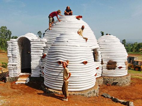 Super Adobe, Casa Hobbit, Earth Bag Homes, Shell House, Earthship Home, Mud House, University Architecture, Earth Sheltered, Dome Home