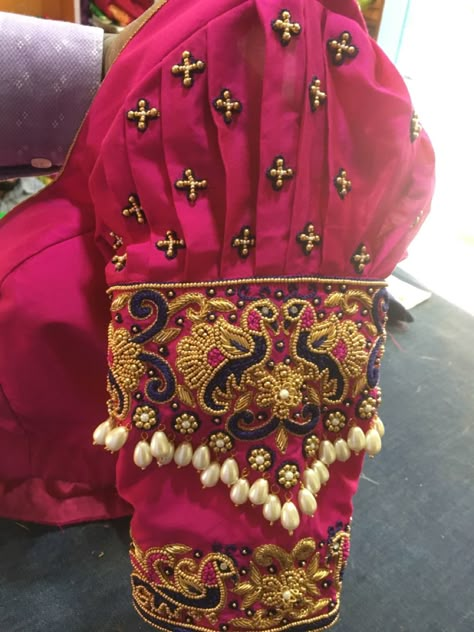 Krishna Mukunda Murari Blouse Designs, Vanki Design Blouse, Puff Hands, Exclusive Saree Blouse Designs, Aari Blouses, Brocade Blouse Designs, Maggam Blouse, Latest Bridal Blouse Designs, New Saree Designs