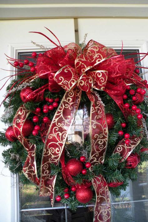 Most Festive Christmas Wreaths ★ See more: http://glaminati.com/festive-christmas-wreaths/ Red And Gold Christmas Wreath, Gold Christmas Wreath, Red And Gold Christmas, Red Christmas Wreath, Garland Wreath, Christmas House Lights, Long Bow, Christmas Decorations Wreaths, Gold Christmas Decorations