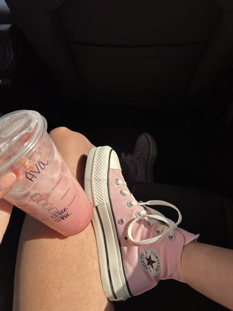 Summer, pink converse, pink drink Pink Custom Converse, Sunrise Pink Converse, Pale Pink Converse Outfit, Light Pink High Top Converse, Outfit With Pink Converse, Light Pink Converse Outfit, Pink All Star Outfit, How To Style Pink Converse, Converse Wishlist