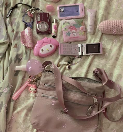 Life In The 2000s, 2000s Essentials, 2000 Accessories, 2000s School, Everyday Bag Essentials, 2000s Baby, What's In My Purse, In My Purse, School Bag Essentials