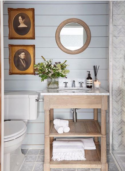 En Suite Decor Ideas And Inspiration — MELANIE LISSACK INTERIORS Shiplap Horizontal, Horizontal Shiplap, Small Toilet Decor, Small Shower Room, Interior Design London, Small Showers, Traditional Interior Design, Country Interior, Design A Space