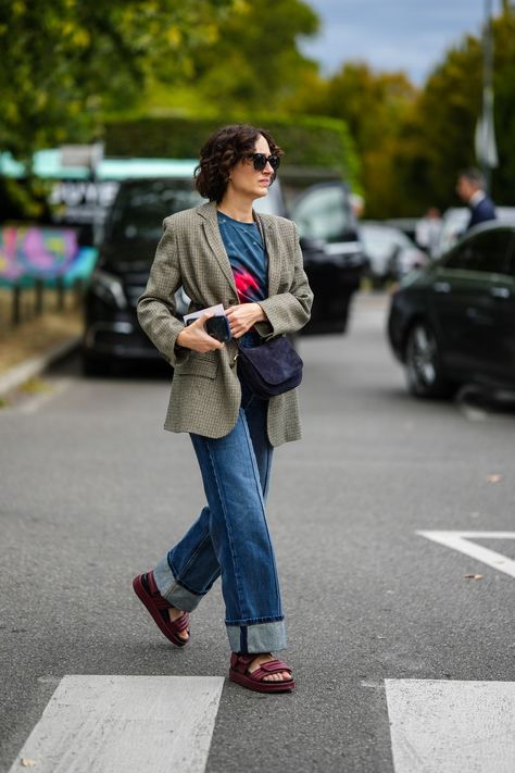 Maroon Sandals, Sandals Summer Outfit, Burgundy Sandals, Burgundy Flats, Birkenstock Outfit, Shoe Trend, Strappy Sandals Flat, Sandals Outfit, Best Swimsuits