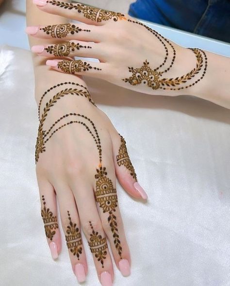 Floral Henna Designs Easy, Henna Styles, Indian Mehndi Designs, Henna Tattoo Designs Hand, Henna Style, Simple Mehndi Designs Fingers, Persian Poetry, Latest Simple Mehndi Designs, Henna (mehndi) Design