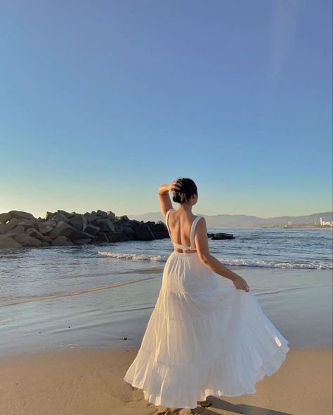 Beach Dress Aesthetic Outfits, Beach Aesthetic Inspo Pics, Beach Pose With Dress, Beach Photoshoot Birthday Ideas, Poses For Flowy Dresses, White Dress Outfit Beach, Beach Outfit Aesthetic Dress, Long Dress On Beach, Beach Dresses Photoshoot