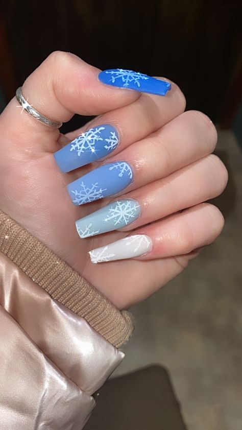 Snowy Blue Nails, Blue Snowman Nails, Icey Nails Winter, Blue White Christmas Nails, Icy Blue Christmas Nails, Christmas Nails White And Blue, Icy Blue Winter Nails, Ice Blue Nails Winter Snow Queen, Blue Christmas Nails Square