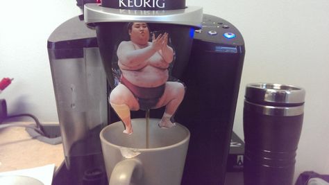 The person who put this delightful piece of art on the coffee machine: | 25 People You Probably Wouldn't Want As Co-Workers Funny Office Pictures, Funny Office Pranks, Office Pranks, Abi Motto, Finanse Osobiste, Senior Pranks, April Fools Pranks, Funny Office, Office Pictures