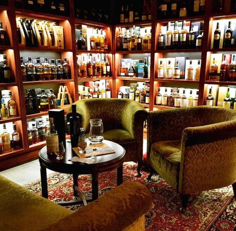 Now that’s a whisky room • Bunker credit to @oysteinjohnsenphotography • Breathtaking set up • Whiskey Room Ideas, Whisky Regal, Whisky Room, Bar Lounge Room, Whiskey Lounge, Bourbon Room, Whiskey Room, Bourbon Bar, Home Bar Rooms