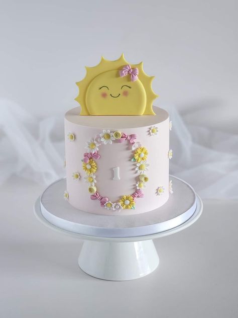 Sunshine Smash Cake, Sunshine Birthday Cakes, Sunshine Birthday Parties, Sunshine Birthday, 1st Birthday Themes, Cute Baking, Kids Party Food, Baby Birthday Cakes, Yellow Cake