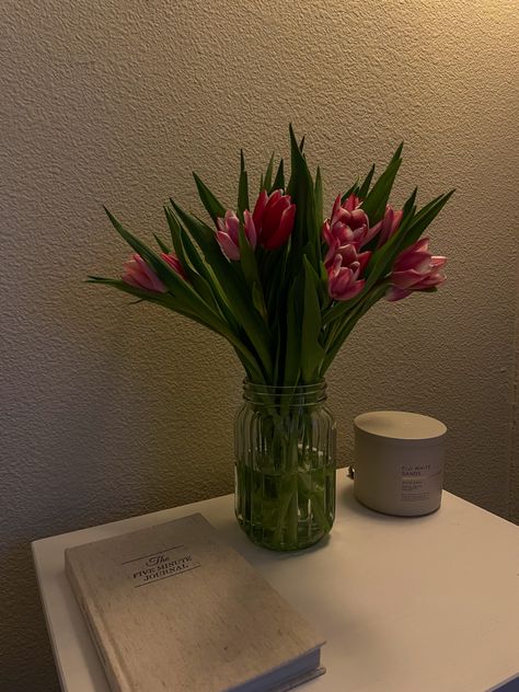 Flowers Nightstand, Tulips Decor, Room Nightstand, Candles Room, Flowers Candles, Tulips, Room Decor, Candles, Hotel