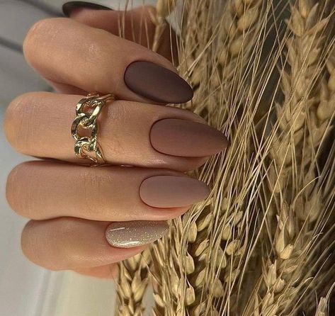 Coffee Brown Nails Design, November Nails Brown, Coffee Nails Designs, Nude Nailart, Uñas Color Cafe, Ongles Beiges, November Nails, Coffee Flower, Geometric Nail