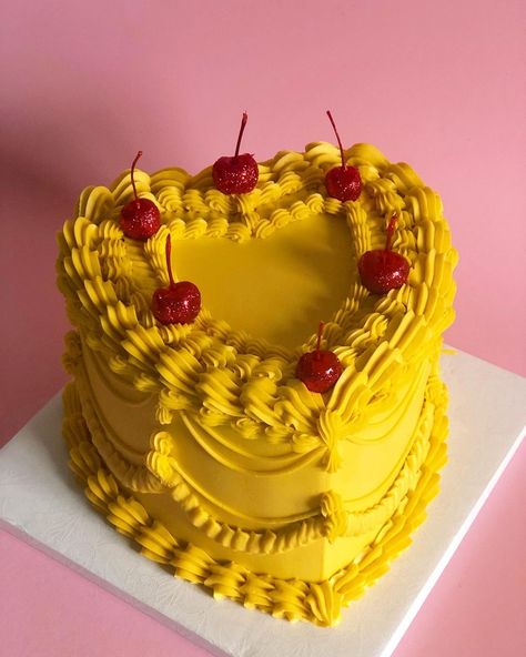 Red And Yellow Birthday Cake, Yellow Heart Cake, Yellow Vintage Cake, Cakes Yellow, Dr Inspiration, Beauty And The Beast Cake, Fancy Treats, Fake Cakes, Belle Cake