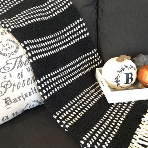 Crochet Blanket Black, Black And White Blanket, Moss Stitch Pattern, Stitch Blanket, Blanket Black, Manta Crochet, Moss Stitch, Afghan Pattern, Modern Crochet