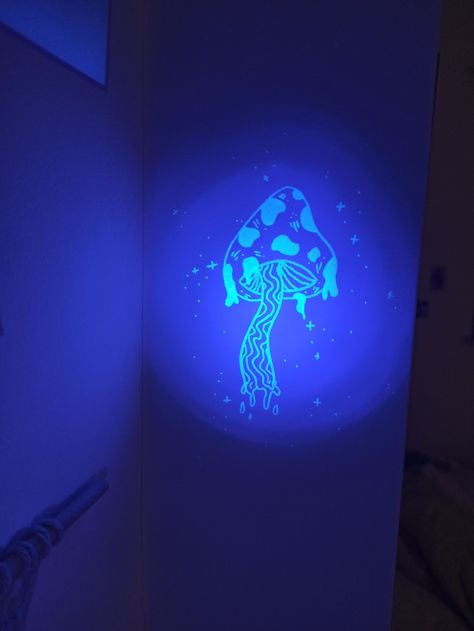 Glowing in the dark mushroom wall drawing Glow In The Dark Wall Art, Glow In The Dark Wall Paint, Glow In The Dark Paint Ideas Canvas, Sesh Room, Glowing Mushrooms, Glowing In The Dark, Mushroom Paint, Glow Paint, Dark Paintings