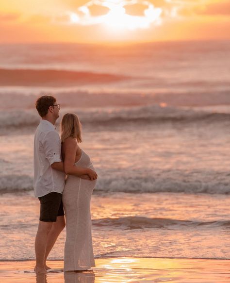 Maternity Photo Shoot On Beach, Beach Sunset Maternity Photoshoot, Beach Maturity Shoot, Beach Maternity Photos Couples Sunset, Maternity Photography Beach Poses, Beach Announcement Photos, Pregnancy Beach Photoshoot, Beach Maternity Photos Couples, Pregnancy Photoshoot Beach