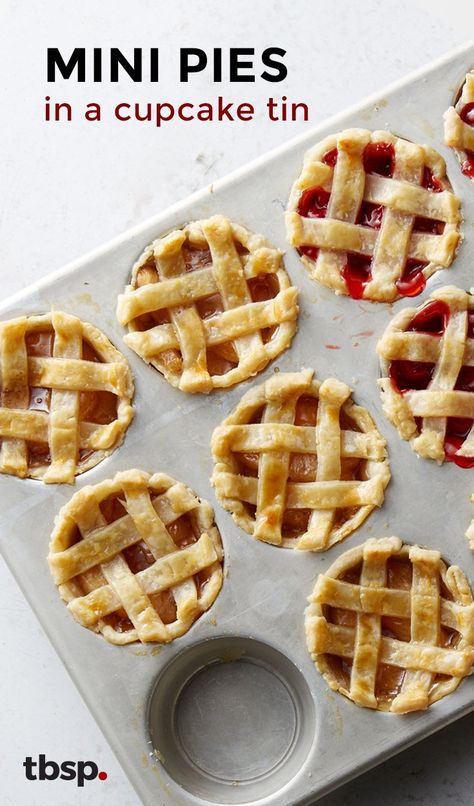 A fun way to make a mini version of your favorite pie! Best Easter Desserts, Cute Easter Desserts, Mini Pie Recipes, Cake Mini, Easter Desserts, Dessert Simple, Favorite Pie, Mini Pies, Easter Dessert