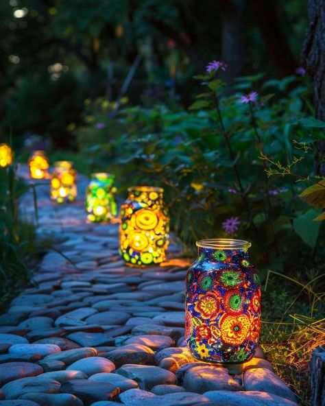 Mason Jar Solar Lights Diy, Mason Jar Lights Outdoor, Glass Spray Paint, Mason Jar Solar Lights, Frosted Glass Spray, Painting Glass Jars, Solar Lights Diy, Solar Mason Jars, Mason Jar Lanterns