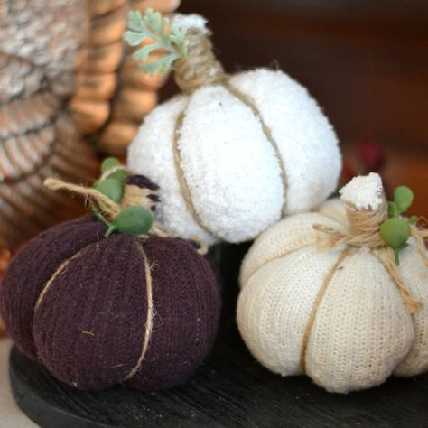 No Sew Pumpkins, Sew Pumpkins, Fall Decorating Inspiration, Pumpkin Socks, Pumpkin Tutorial, Cute Pumpkins, Decorate For Fall, Pumpkin Uses, Sweater Pumpkins