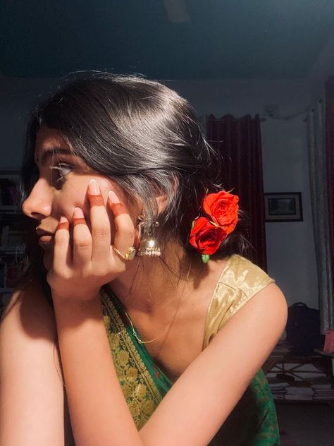 School Makeup Aesthetic, Brown Girl Aesthetic Indian, Indian Aesthetic Photography, Indian Girl Aesthetic, Saree Poses, Casual Indian Fashion, Desi Aesthetic, Self Portrait Photography, Indian Photoshoot