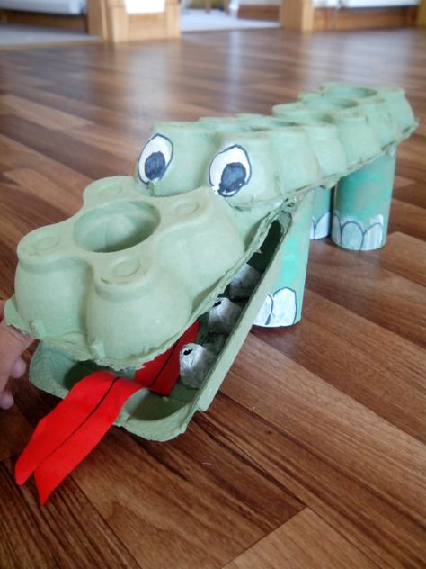 Snapy the crocodile, made it with egg boxes and toilet paper rolls. Junk Modelling, Egg Boxes, Under The Sea Animals, Fun Projects For Kids, Craft Sticks, Toilet Paper Rolls, Egg Box, 3d Craft, Kid Craft