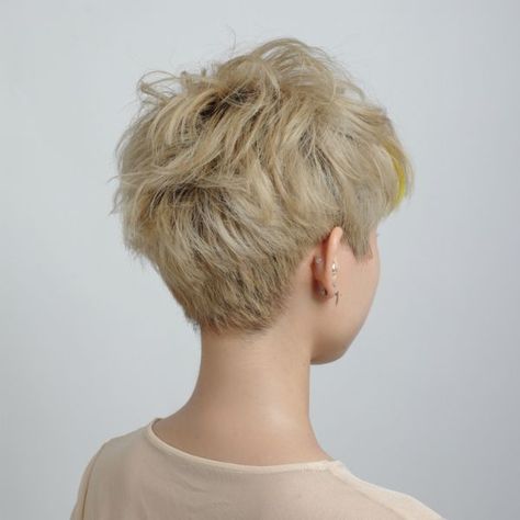 Androgynous Hair, Hair Inspiration Short, Shot Hair Styles, Haircut And Color, Foto Poses, Short Pixie Haircuts, Short Pixie Cut, Short Blonde, Short Hair Haircuts