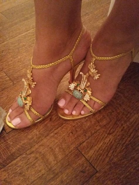 Dragon Heels, Pretty Heels, Skor Sneakers, Dr Shoes, Gold Dragon, Cute Heels, Girly Shoes, Shoe Inspo, Aesthetic Shoes