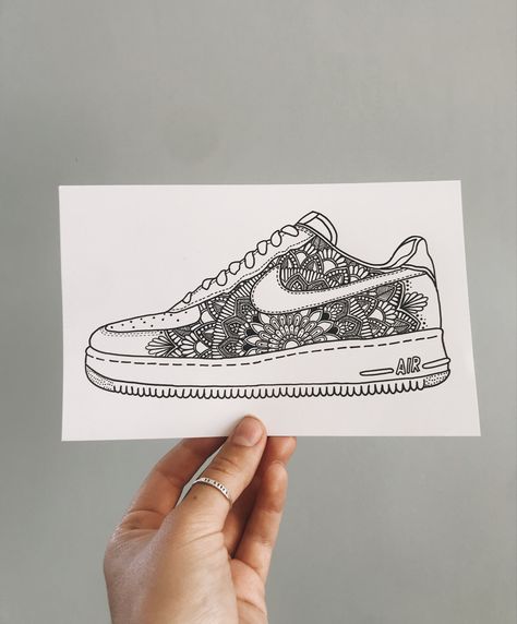 Mandala Art On Shoes, Mandala Shoes, Shoe Drawings, Diy Converse, Henna Mandala, Boyfriends Mom Gifts, Art Shoes, Air Force 1s, Sharpie Art