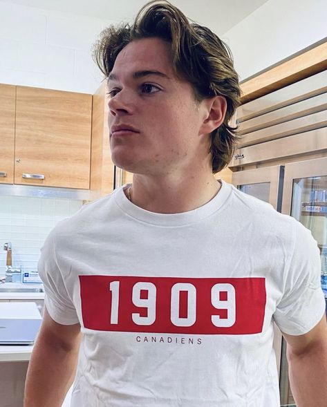 Cole Caulfield, Cole Caufield, Nico Hischier, Montreal Hockey, Hockey Wife, Exercise Science, Hockey Guys, Boys Hockey, Hockey Men