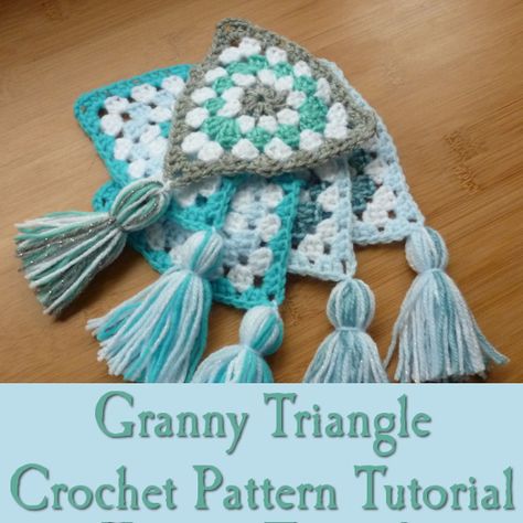 Granny Square Bunting Pattern, Crochet Bunting Free Pattern Triangle, Crochet Projects Using Granny Squares, Crochet Triangle Granny Square, Crochet Bunting Free Pattern, Triangle Crochet Pattern, Crochet Granny Triangle, Crochet Triangle Pattern, Crochet Bunting Pattern