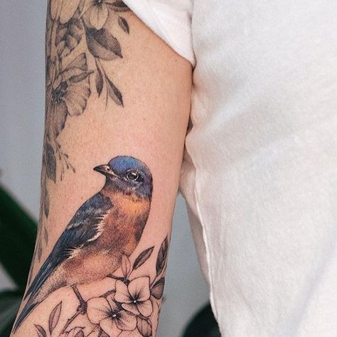 Ola Grigorev | tattoo artist on Instagram: "Floral extension for Amanda, thank you for coming from US, again! The top part done a year ago. I’m not a big fan of mixed techniques, but that colour on the bird looks so cute 🥰 flowerstattoo #bluebird #peonytattoo" Western Bluebird Tattoo, Mountain Bluebird Tattoo, Blue Bird Tattoo Black And White, Eastern Bluebird Tattoo, Fly Tattoos, Blue Bird Tattoo, Blue Jay Tattoo, Moms Tattoo, Seed Tattoo