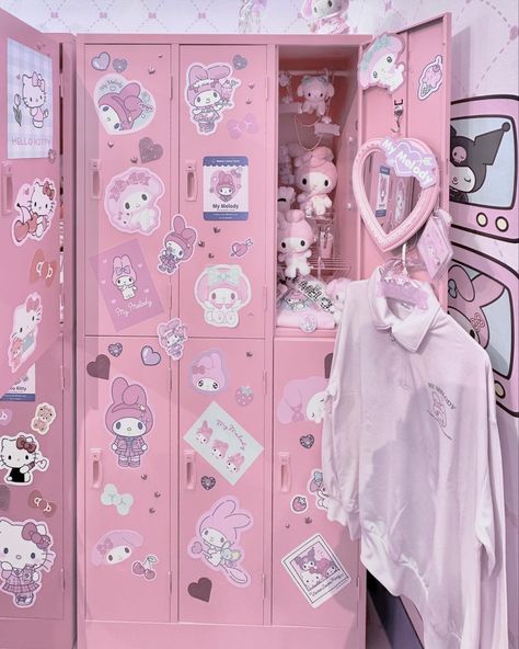 . ♡🐰🎀𝒮𝒶𝓃𝓇𝒾ℴ 𝒯𝒽ℯ𝓂ℯ𝒹 ℒℴ𝒸𝓀ℯ𝓇𝓈🎀🔐♡ ୨୧₊˚⊹ 🌸🧸🎀🩰🐰💖🎀💐🐇 🌸⊹˚₊୨୧ Which Sanrio themed locker is your favorite? 💖My Melody 🩵Cinnamoroll ❤️Hello… | Instagram Pink Locker, Sanrio Core, Sanrio Items, Locker Ideas, Sanrio Aesthetic, Bday Shoot, My Melody Cinnamoroll, Kitty Nails, Aesthetic Core