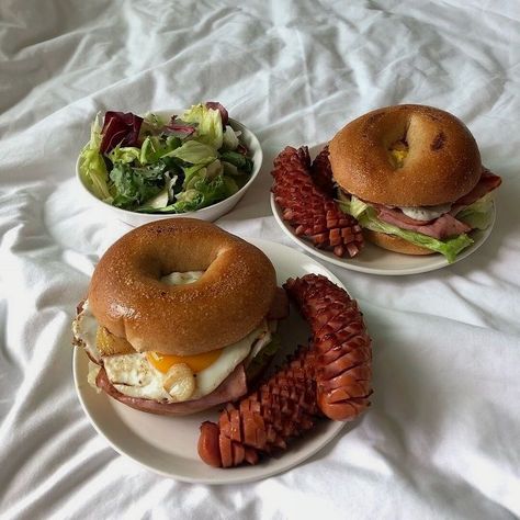 Breakfast Bagel, Bagel Sandwich, Läcker Mat, Food Goals, Food Is Fuel, Food Obsession, Bagels, Cafe Food, Delicious Salads