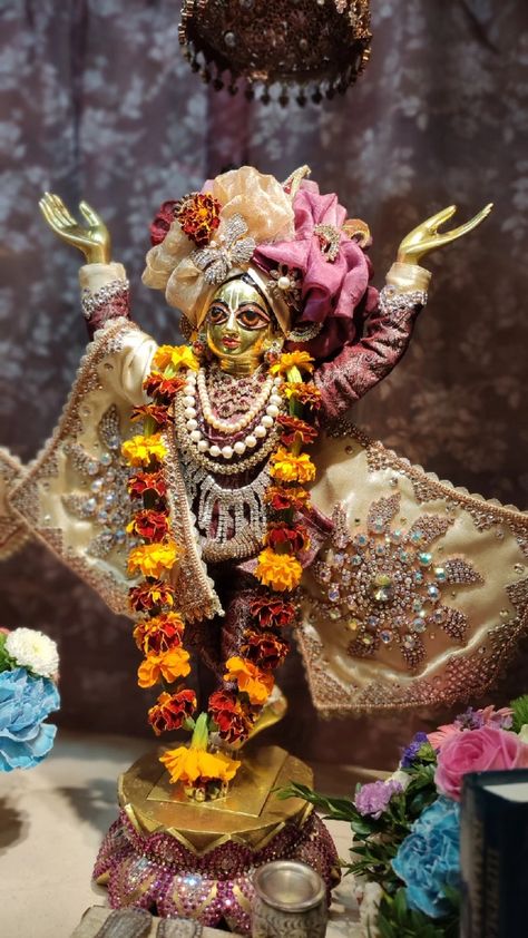 Gaura Nitai Outfits, Gour Nitai, Gaura Nitai, Krishna Holi, Radha Krishna Holi, Hare Krishna, God Illustrations, Radha Krishna, Krishna