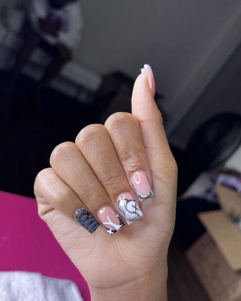 Acrylic Nails Dramatic, Nails Dramatic, Short Square Nail Designs, Baddie Nails Acrylic, Nails Acrylic Designs, Short Square Nail, Nail Black, Birthday Nail, Acrylic Nail Set