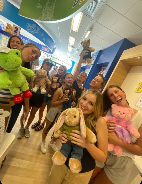 Build A Bear Friends, Build A Bear With Best Friend, Matching Build A Bears, Build A Bear Date, Build A Bear Birthday, Build A Bear Party, Girls Date, Birthday Things, Bday Wishlist