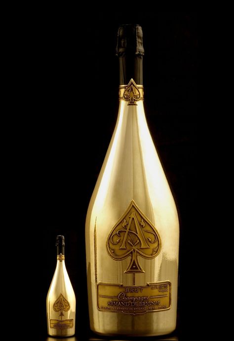 Ace Of Spades Bottle, Gold Champagne Bottle, Expensive Champagne, Armand De Brignac, Champagne Brands, Gold Bottles, Expensive Wine, Champagne Bar, New Year's Eve Celebrations