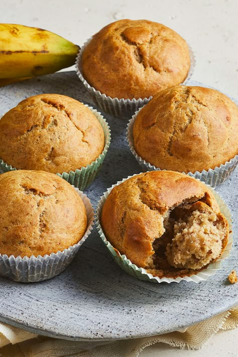 Entdecke unser zuckerfreies Muffin-Rezept für einen gesünderen Genuss. Diese saftigen Bananen-Muffins ohne Zucker sind schnell zubereitet und perfekt, um reife Bananen sinnvoll zu verwerten. Gönn dir eine gesunde Leckerei, die natürlich süß und wunderbar aromatisch ist! #eatbetter #eatbettertogether #muffins #backen #ohnezucker Baking Healthy, Food Inspo, Healthy Baking, Sweet Dreams, Muffins, Kindergarten, Low Carb, Baking, Halloween