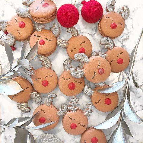 Reindeer Macarons | Mac Lab Bakery | ATL Bucket List Cute Macarons, Hamburger Cookies, Christmas Macarons, Christmas Pastries, Macaron Cookies, Macaroon Recipes, Sweet Ideas, Macaron Recipe, Cookie Party