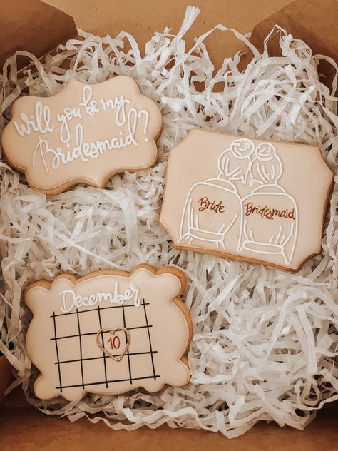 Bridesmaid Proposal Cookies Boho, Bridesmaid Proposal Food, Bridesmaids Proposal Cookies, Will You Be My Bridesmaid Cookie, Bridesmaid Proposal Cookie Ideas, Bridesmaid Proposal Ideas Unique Boho, Bride Proposal Boxes, Bridesmaid Cookie Proposal, Will You Be My Bridesmaid Cookies