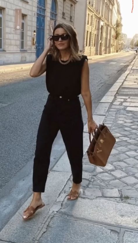 Tidy Casual Outfit, Relaxed Evening Outfit, Summer Drinks Outfit Evening, Mums Night Out Outfits, Black Summer Work Outfits, Black Pants Dinner Outfit, All Black Summer Outfits For Work, Casual Pub Outfits Women, After Work Happy Hour Outfit Summer