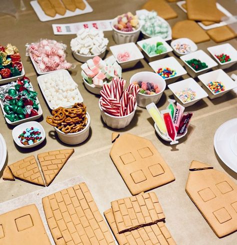 Gingerbread House Building Party, Gingerbread House Making Party, The Best Gingerbread House, Best Gingerbread House, Gingerbread House Party, Cool Gingerbread Houses, Christmas Countdown Diy, Crochet Christmas Trees Pattern, Gingerbread House Parties