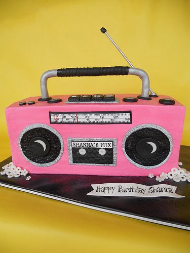 Boom Box Valentines Boxes, Boombox Valentine Box Ideas, Disco Party Costume, Cool Valentine Boxes, Girls Valentines Boxes, Valentines Day Baskets, Valentine Card Box, Valentine Mailbox, 35th Birthday