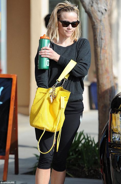 Sunny side up: The actress was easy to spot as she brightened up her black outfit with a yellow handbag Yellow Handbag Outfit, Outfits With Yellow, Yellow Bag Outfit, Sling Bag Outfit, Actress Style, Yellow Bags, Purple Trainers, Tote Bag Outfit, Knee Length Leggings