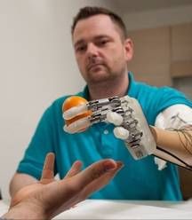 Amputee Dennis Aabo Sørensen holds an orange while wearing a sensory feedback enabled prosthesis in Rome. European researchers created a robotic hand that let an amputee feel differences between a bottle, a baseball and a mandarin orange. Bionic Hand, Prosthetic Hand, Biomedical Engineering, Health Tools, Wearable Tech, Medical Technology, Futuristic Technology, Personal Health, Cool Technology