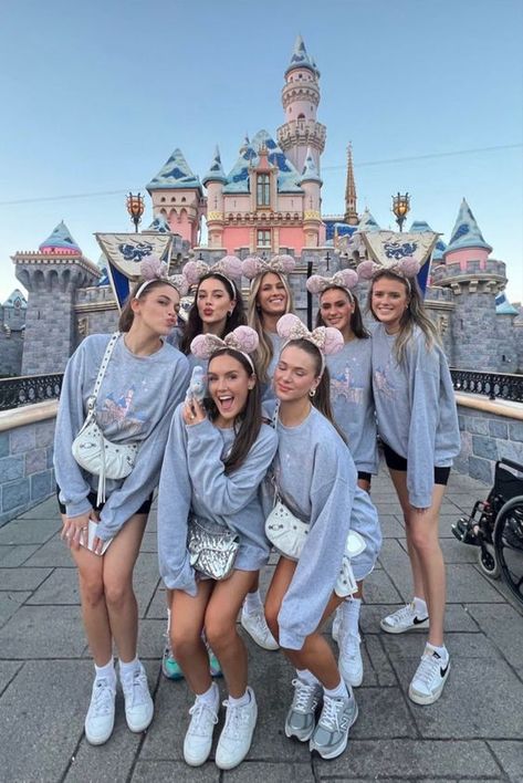 Disney Cute Outfits, Cool Disney Outfits, Trendy Disney Outfits, Disney Poses, Disney Trip Outfits, Disney Fits, Disney Photo Ideas, Disney Pics, Disney World Pictures